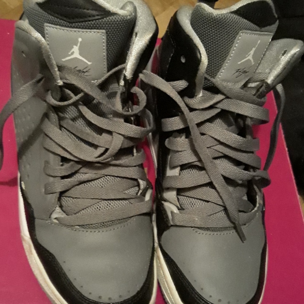 Jordans 6.5 youth shoes/ womens size 8.5